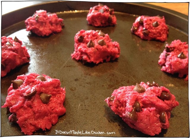 Beet Chocolate Chip Cookies - Easy Valentines Day Recipe, and its vegan! #itdoesnttastelikechicken