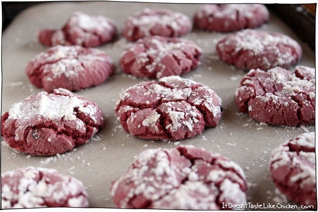 Vegan Red Velvet Crinkle Cookies. A super cute treat to make for Valentine's Day, or just any day that you need a cookie. (Which is everyday). #itdoesnttastelikechicken