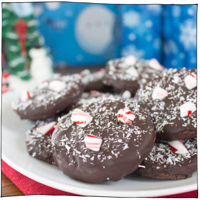 25 Vegan Christmas Cookies You Need To Bake Right Now! #itdoesnttastelikechicken