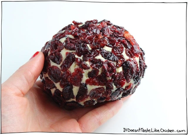 Cranberry & Thyme Vegan Cheese Ball. This is the BEST VEGAN CHEESE ever!! Just 9 ingredients and so easy to make. So smooth, creamy, and flavourful everyone will love it. Perfect appetizer for any party. #itdoesnttastelikechicken #veganrecipe #vegan #dairyfree