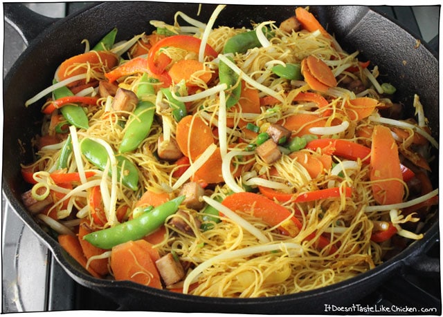 Vegan Singapore Noodles! Slightly spicy, jam-packed full of curry deliciousness, tossed with medley of veggies, and chewy tofu bites. This is a great recipe for cleaning out the fridge. So quick and easy!