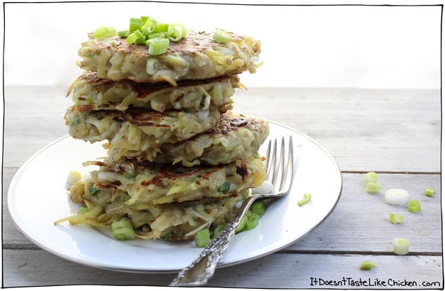 Vegan Potato Pancakes! Crispy on the outside, soft in the middle, full of potato goodness with a hint of spice throughout. Quick and easy recipe for those lazy nights when you have nothing but a couple potatoes. #itdoesnttastelikechicken