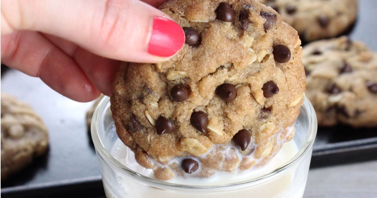Vegan Oatmeal Chocolate Chip Cookies
