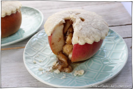 Mini Apple Pies - Baked in an Apple! • It Doesn't Taste Like Chicken