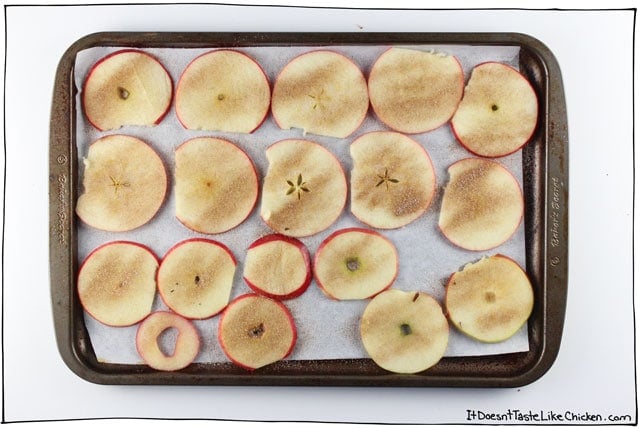 Crunchy Apple Chips! 4 Secret tips make these oven baked apple chips extra crunchy. A perfect healthy snack. Can be made from any type apple, and can be sprinkled with cinnamon sugar, or even pumpkin pie spice. Yum! #itdoesnttastelikechicken