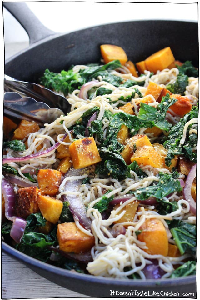Butternut Squash & Kale Pasta. Seasoned with balsamic vinegar, garlic, and onions. Hearty and low calorie, autumn pasta recipe. Vegan and gluten free. #itdoesnttastelikechicken