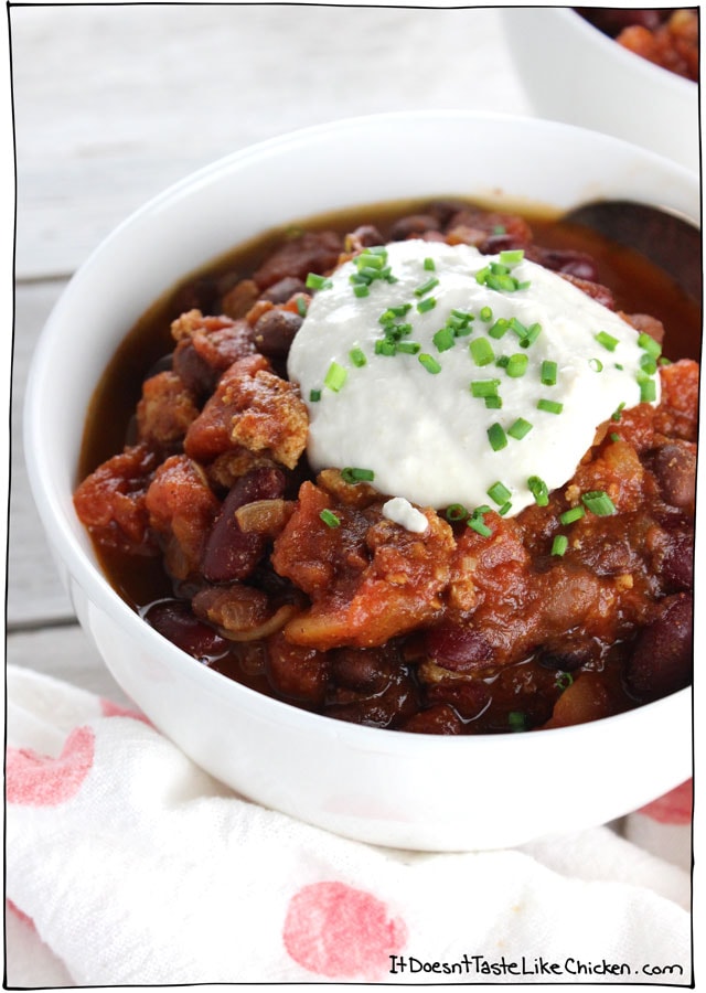 The Best Vegan Chili Ever!!! So much better than your average vegetarian chili! The secret ingredient takes it to the next level. Easy to prepare and everyone (vegan or not) will love it. #itdoesnttastelikechicken 