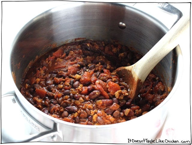 The Best Vegan Chili Ever!!! So much better than your average vegetarian chili! The secret ingredient takes it to the next level. Easy to prepare and everyone (vegan or not) will love it. #itdoesnttastelikechicken 