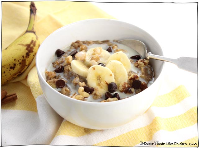 Vegan Banana Bread Oatmeal! It tastes just like the best slice of still-warm banana bread that you've ever had. No baking required! #itdoesnttastelikechicken