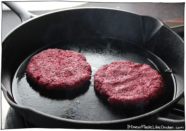Vegan Beet Burgers! Quick and easy recipe for a hearty veggie burger with a perfect bite (not mushy). Egg-free, dairy-free, vegetarian. #itdoesnttastelikechicken