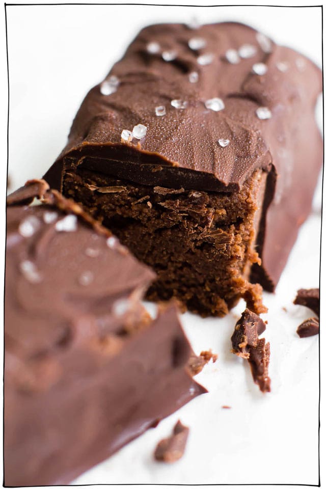 30 Super Chocolatey Vegan Chocolate Recipes. Everything from cakes, brownies, cookies, ice cream, fudge, crepes, mousse, and cheesecake. All dairy-free desserts. #itdoesnttastelikechicken