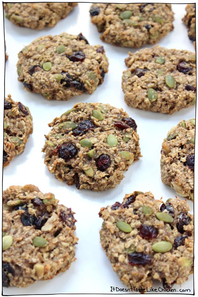 Healthy Vegan Breakfast Cookies are a one bowl, easy to whip up snack that's the perfect, easy treat for the on the go breakfast. #itdoesnttastelikechicken