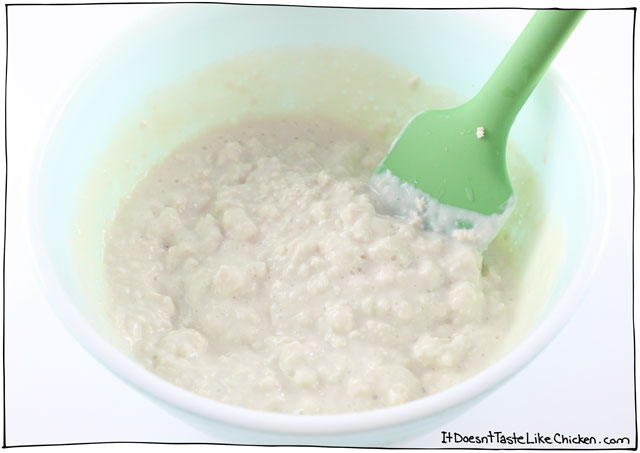 Quick & Easy Vegan Cottage Cheese! Takes less than 10 minutes to make and only 6 ingredients for this healthy, dairy-free recipe. #itdoesnttastelikechicken