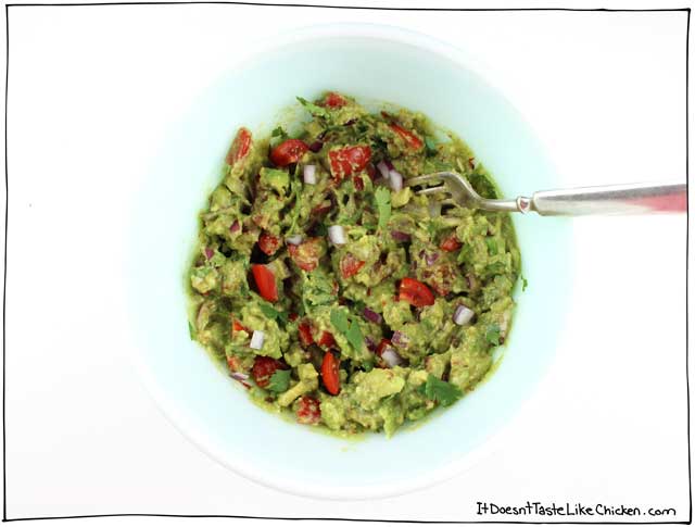 This is my favourite guacamole recipe ever! There are 3 hacks (including a secret ingredient), that take this guacamole to the next level! #itdoesnttastelikechicken