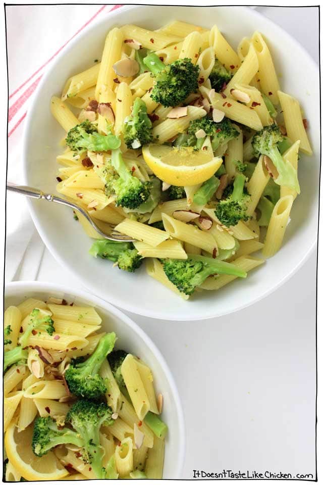 One pot, 20 minutes to make, gluten-free, vegan, Garlic Lemon Broccoli Pasta! This super quick and easy meal is perfect for a busy weeknight or to carb up after a long run. #itdoesnttastelikechicken