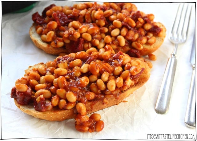 Smoky Vegan Beans on Toast! An easy, hearty and satisfying 20-minute meal. Perfect for a quick weeknight dinner. #itdoesnttastelikechicken