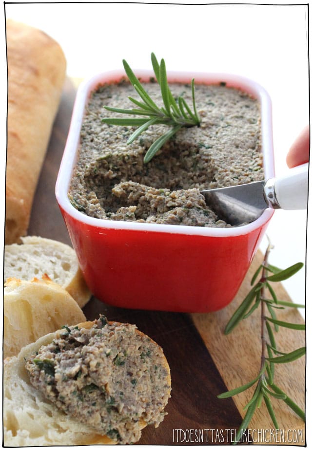 Vegan Mushroom & Walnut Pâté is the perfect party appetizer. Quick and easy to make, can be made ahead of time, full of flavour, a total crowd pleaser. Perfect for the holidays or Thanksgiving. #itdoesnttastelikechicken