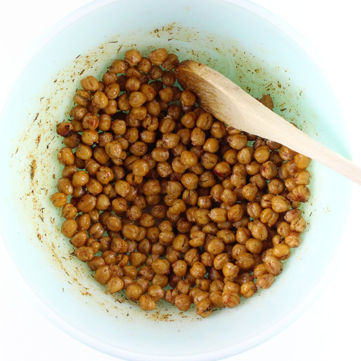Bowl of chickpeas with oil and seasoning.