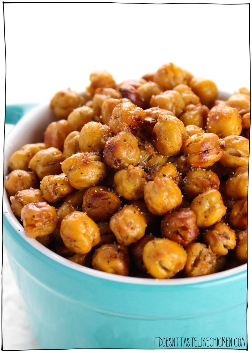 Closeup of golden crunchy roasted chickpeas.