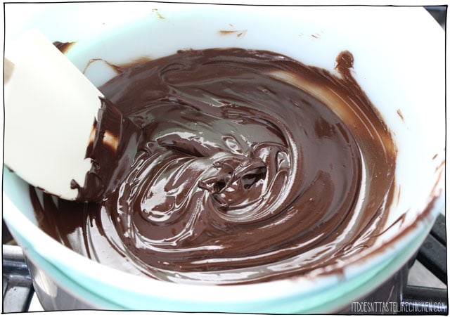 Vegan Peppermint Patties! Only 5 ingredients to make this amazing dairy-free chocolate treat. The perfect combo of sweet mint and chocolate. Great for a gift. #itdoesnttastelikechicken #veganrecipes #vegandessert #mintchocolate 