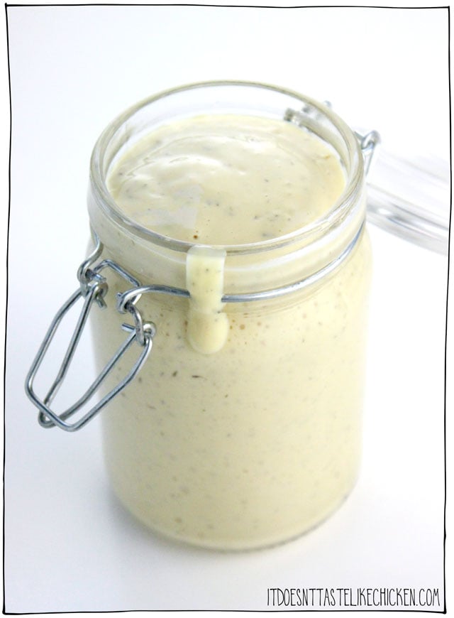 Easy Vegan Blue Cheese Dressing! It’s creamy, tangy, healthy, oil-free, only 33 calories for two heaping tablespoons, and of course, super easy to make. Dairy-free, whole food plant based, yum. #itdoesnttastelikechicken #veganrecipes #vegancheese #wfpb