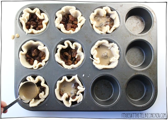 Easy Vegan Butter Tarts! The Canadian classic dessert made vegan. Tastes just like the traditional recipe but its egg and dairy free! Perfect for Canada day or any holiday treat. #itdoesnttastelikechicken #veganrecipe #vegandessert #canada
