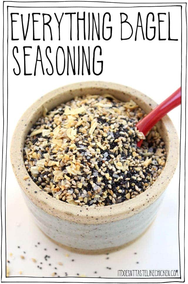 Everything Bagel Seasoning recipe! You can make your own topping at home and then use it on all your favourite foods: salads, hummus, popcorn, avocado toast, tofu scramble, everywhere! #itdoesnttastelikechicken #everythingbagel