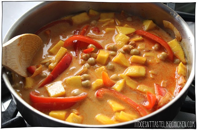Thai Mango Chickpea Curry! An easy weeknight meal- just 25 minutes to make! Sweet juicy mango, hearty chickpeas, in a coconut milk sauce infused with aromatic Thai yellow curry on a bed of steamy, fluffy rice. This sweet curry is kid-friendly but can be made spicy if desired. #itdoesnttastelikechicken #veganrecipes #curry