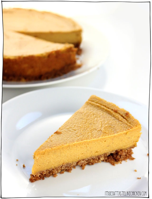 Easy Vegan Pumpkin Cheesecake! Make in a blender, bake and let cool overnight for an easy make-ahead dessert. Perfect for Thanksgiving or Christmas. The creamy bliss of a cheesecake, with autumn pumpkin flavours, not too sweet, just perfectly mouth pleasingly delicious. Dairy-free, gluten-free. #itdoesnttastelikechicken #veganrecipes #vegandessert #thanksgiving