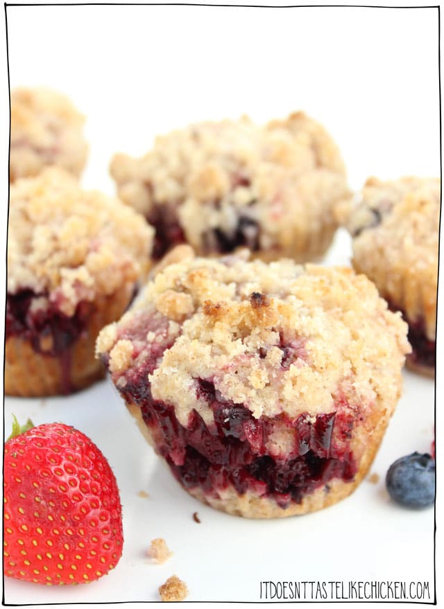 Vegan Berry Crumb Muffins! Fluffy, sweet, berry-stuffed and cinnamon-infused, super tender and moist, with a sweet crumbly topping. These quick and easy to make muffins are perfect for a special brunch or a wonderful breakfast treat. Dairy-free, egg-free. #itdoesnttastelikechicken #veganrecipes #veganbreakfast #muffins