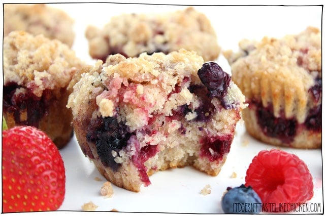 Vegan Berry Crumb Muffins! Fluffy, sweet, berry-stuffed and cinnamon-infused, super tender and moist, with a sweet crumbly topping. These quick and easy to make muffins are perfect for a special brunch or a wonderful breakfast treat. Dairy-free, egg-free. #itdoesnttastelikechicken #veganrecipes #veganbreakfast #muffins