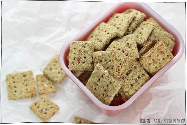 Vegan Almond Pulp Crackers! Made from leftover almond pulp from making almond milk. So easy to make and super delicious. Gluten-free with an oil-free option. #itdoesnttastelikechicken #nondairy #veganrecipes
