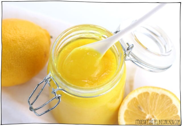 Easy Vegan Lemon Curd! 6 ingredients and 10 minutes to make. Serve with pastries, layer between cakes or dollop onto non-dairy ice cream. Makes a great homemade gift, lovely for Mother's day or breakfast in bed. #itdoesnttastelikechicken #veganrecipes #vegandesserts 