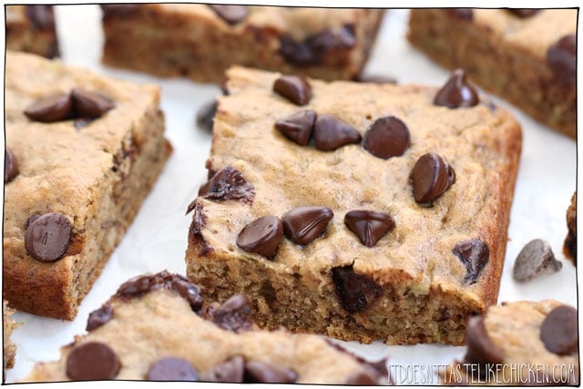 Vegan Chocolate Chip Banana Squares are the perfect after-school snack or easy dessert. Just 9 ingredients, 1 bowl, 30 minutes to make. Oil-free, dairy-free, egg-free! #itdoesnttastelikechicken #veganbaking #vegansnack