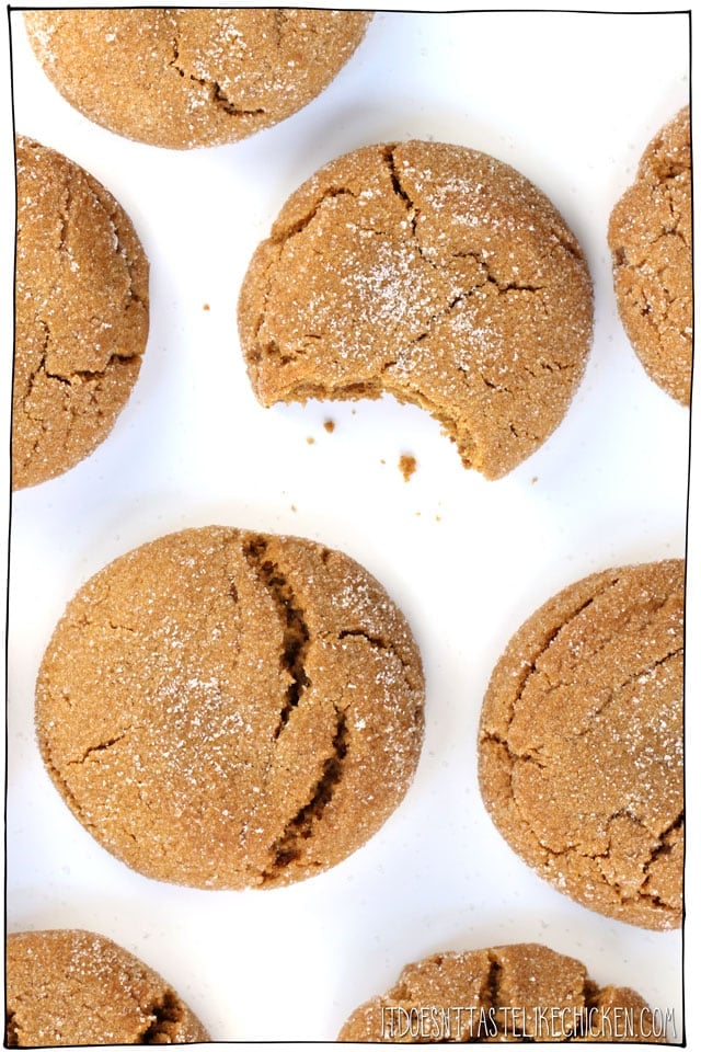 Easy Chewy Vegan Molasses Cookies! 1 bowl, 10 ingredients, 30 minutes. They stay fresh for up to a week or freeze for later. The perfect old fashioned holiday favourite made vegan. #itdoesnttastelikechicken #veganrecipes #vegandesserts