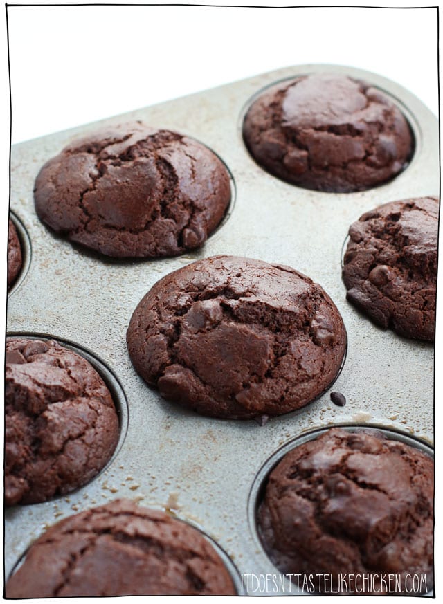 These vegan double chocolate muffins require just 1 bowl, 10 ingredients, and only 30 minutes to make! So easy with no weird or hard to find ingredients. Moist, chocolatey, and perfect for breakfast or a snack. #itdoesnttastelikechicken #veganrecipes #chocolate 