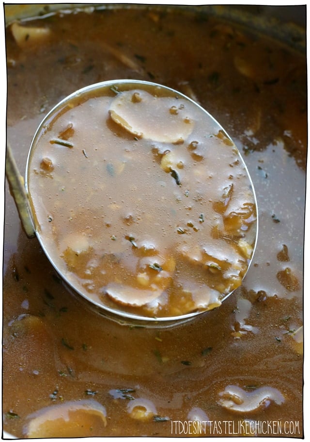 Easy Vegan Mushroom Gravy! 9 easy ingredients, use any mushroom you like, make ahead of time, rich, umami-packed, the perfect sauce to add oomph to your meal. Great for Thanksgiving or Christmas. Gluten-free option. #itdoesnttastelikechicken #veganrecipes 