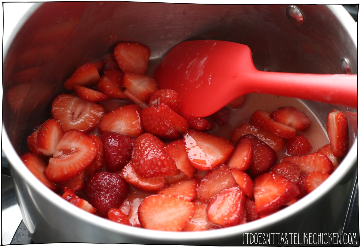 Mix the strawberries and other ingredients.