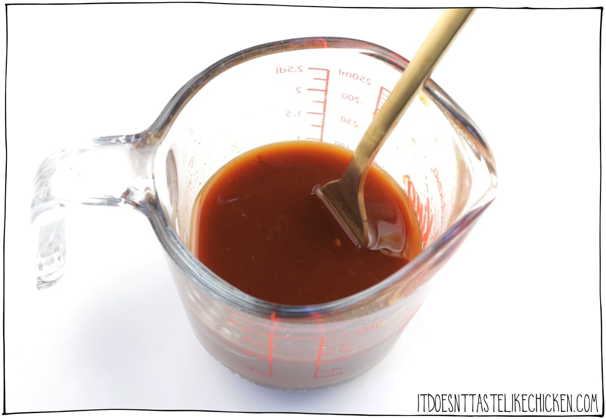 make the simple egg roll sauce.