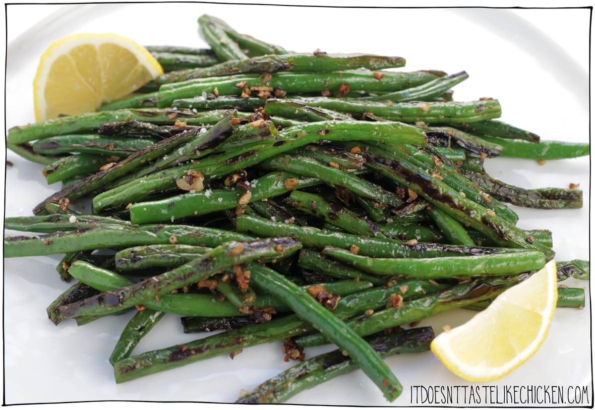 Garlic Sautéed Green Beans! Just 15 minutes to make and 6 ingredients, these green beans make the perfect side dish for any meal. But they are so tasty all on their own that you could even treat them as the main and serve them over pasta, or with rice for a super easy and delicious dinner. #itdoesnttastelikechicken #veganrecipes