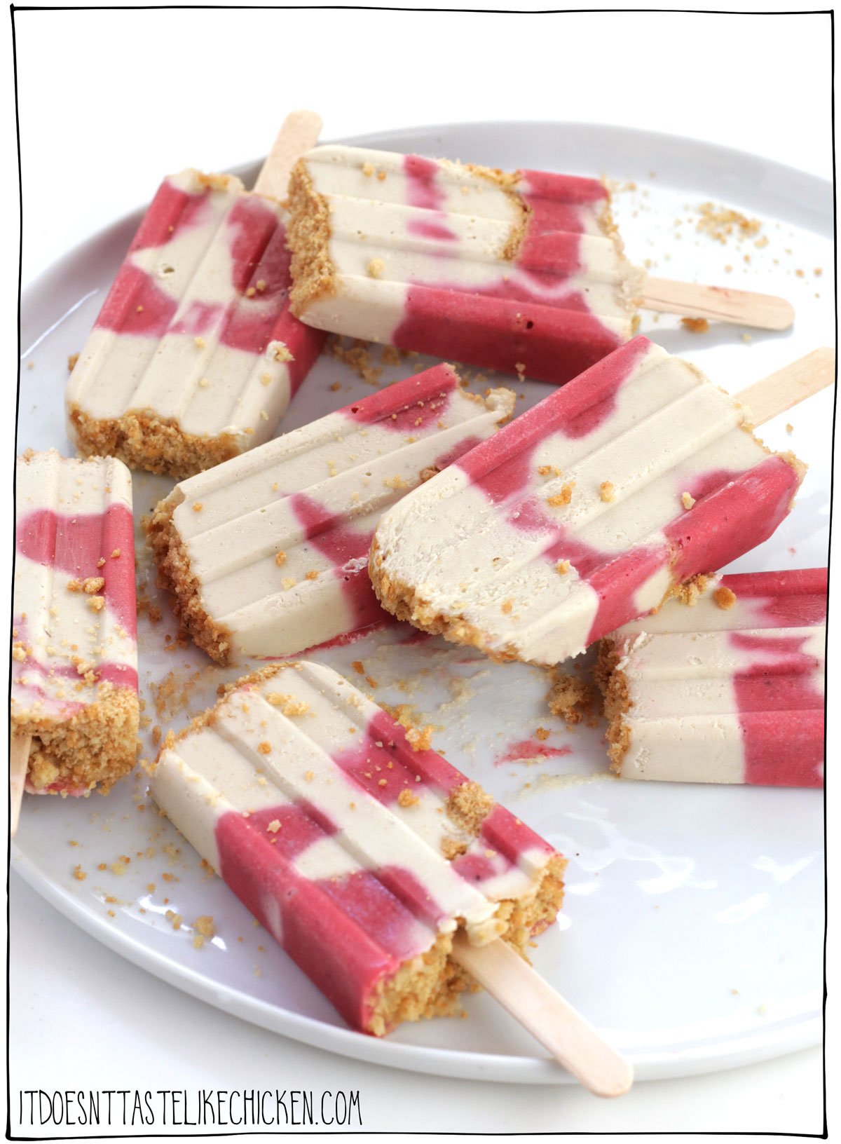 Vegan Strawberry Cheesecake Popsicles! These taste just like strawberry cheesecake- but on a stick! ... and frozen! I'm obsessed. It's a little shocking how just 8 ingredients and only 15 minutes of your time is all it takes to whip up the delicious treats. Just blend, pour, and freeze. #itdoesnttastelikechicken #veganrecipes #dairyfree