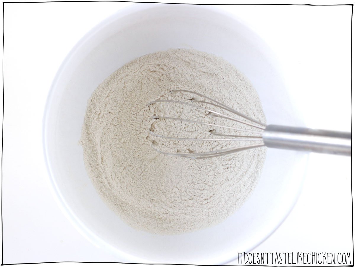 Batir el gluten de trigo vital con los otros ingredientes secos.