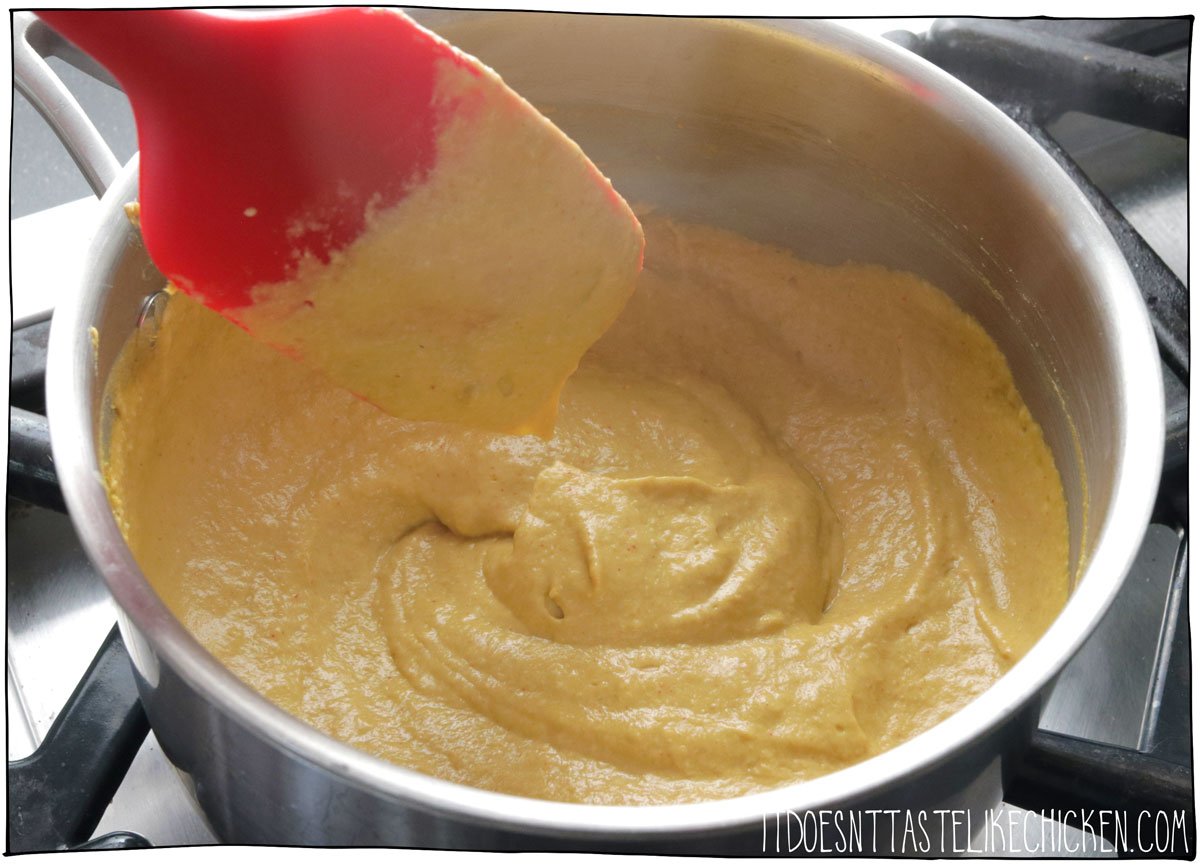 Agregue el queso de semilla de girasol y cocine hasta que espese.