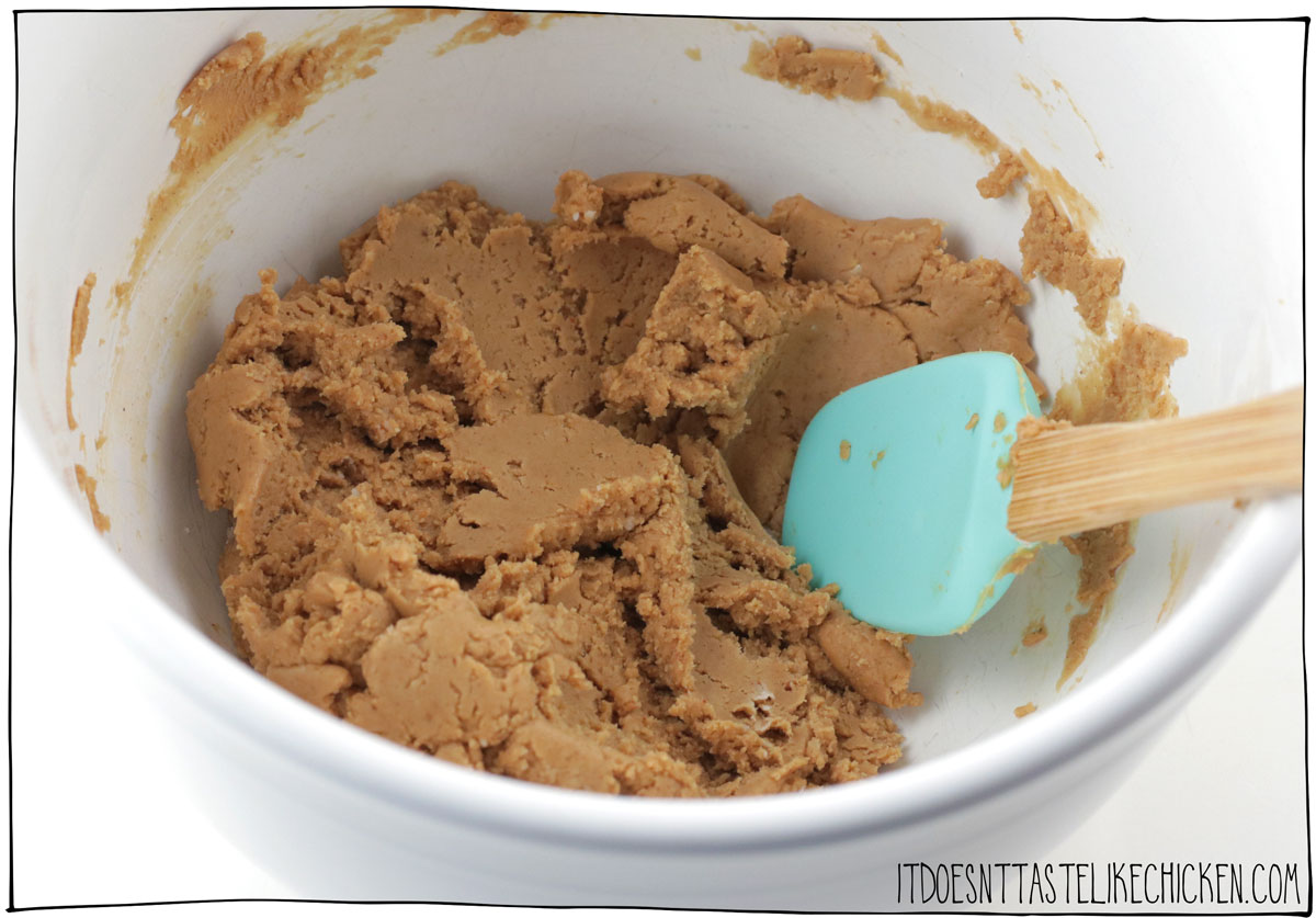 Mix the peanut butter, powdered sugar, vanilla, and salt to make a dough.