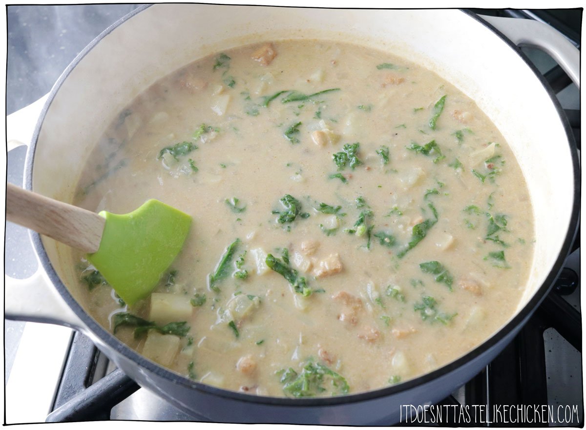 Lastly add the vegan cream and serve the vegan Zuppa Toscana hot. 
