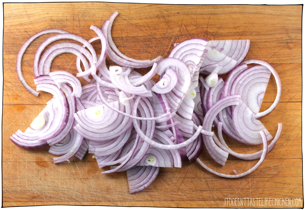 Thinly slice the red onions.