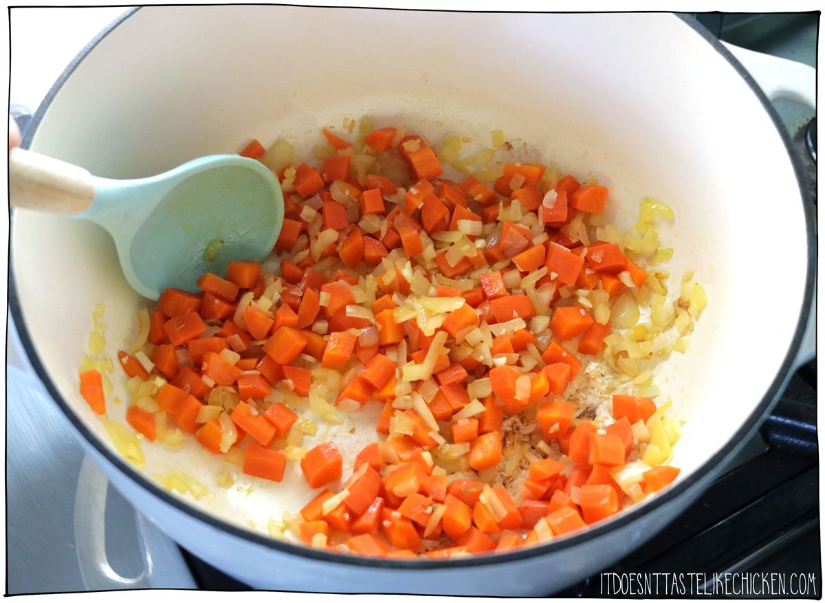 Sauté the garlic, carrots and onions.