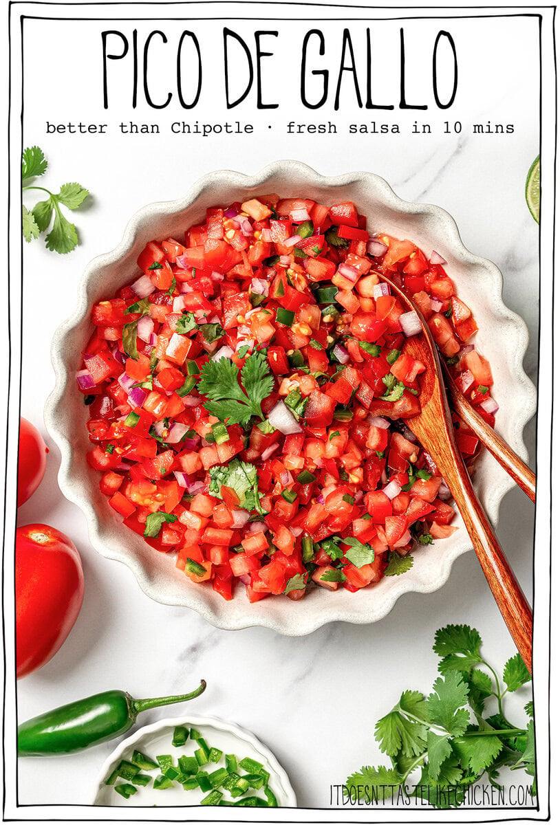 Bowl of salsa with text overlay that reads pico de gallo.