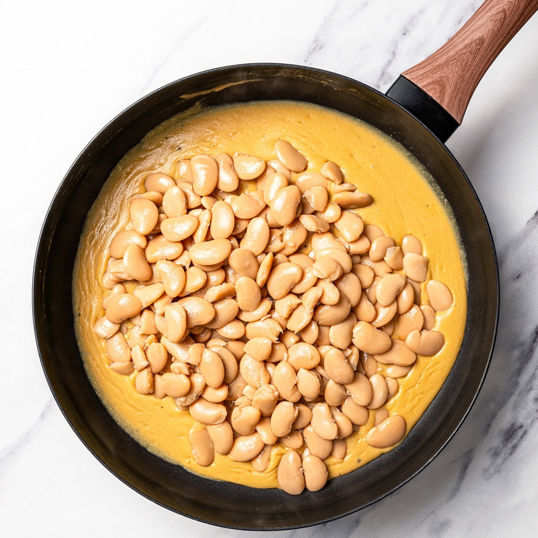 Cacio e pepe butter beans are creamy, peppery, and packed with buttery beans in a cheesy vegan sauce inspired by the classic Italian pasta! Butter beans added to vegan cacio e pepe sauce.